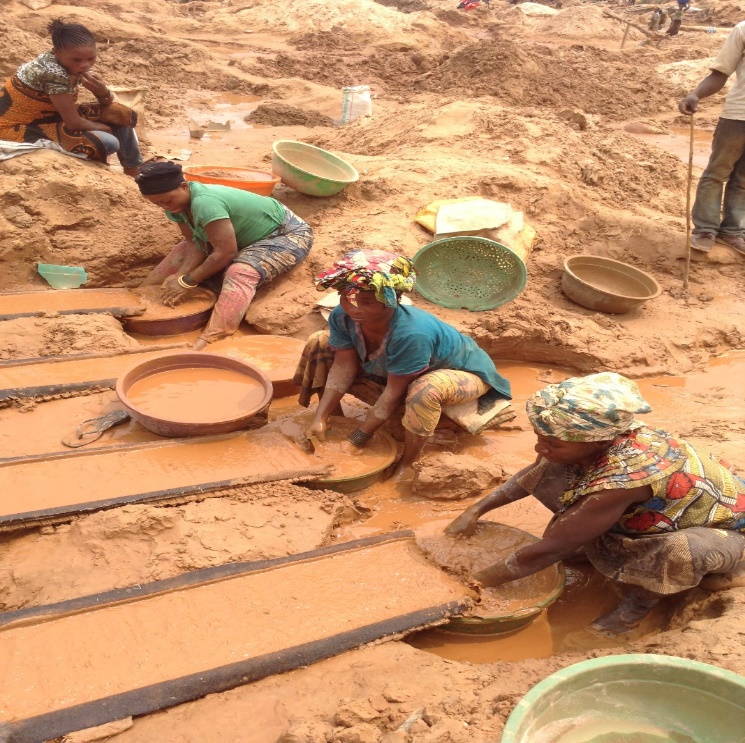 A group of people fetching water
Description automatically generated with low confidence
